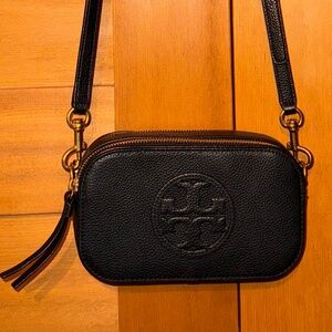 Tory Burch Cross Body Bag - basically brand new!